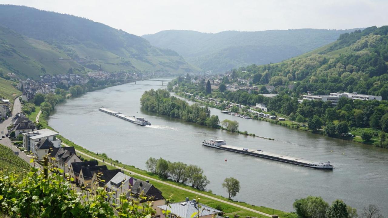 Hotel Garni "Cafe Im Hamm" Zell an der Mosel Exterior photo